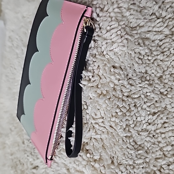 Kate Spade Intersario Scallop Wristlet - Picture 3 of 9